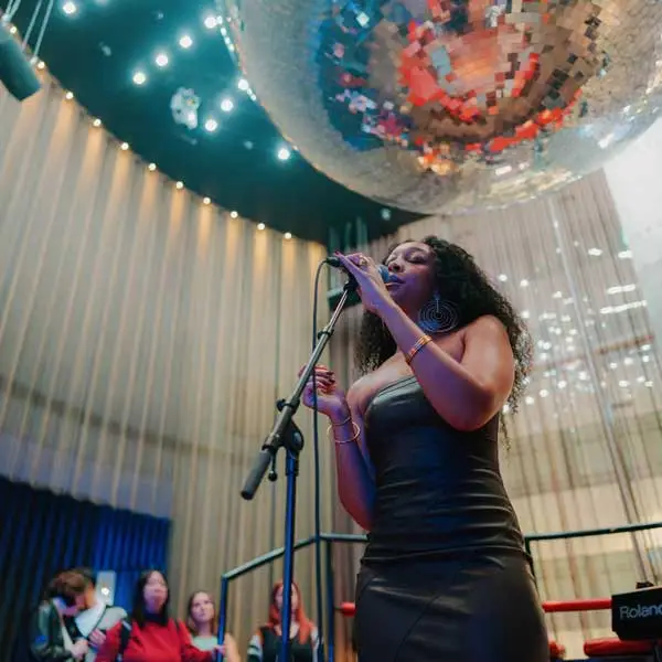 balance the mix singing performer at w hotels